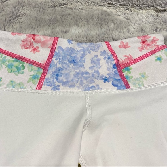 Lululemon White Floral Reversible Leggings - Picture 2 of 8